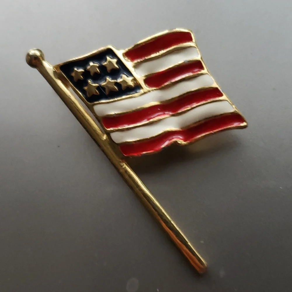Vintage American Flag / Brooch / Pin / Enameled / Patriotic/ 